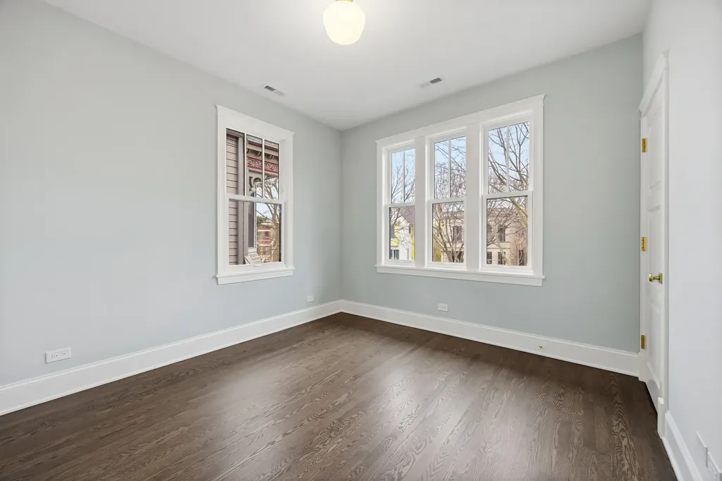 3902 North Hamilton Avenue Chicago IL 60618
