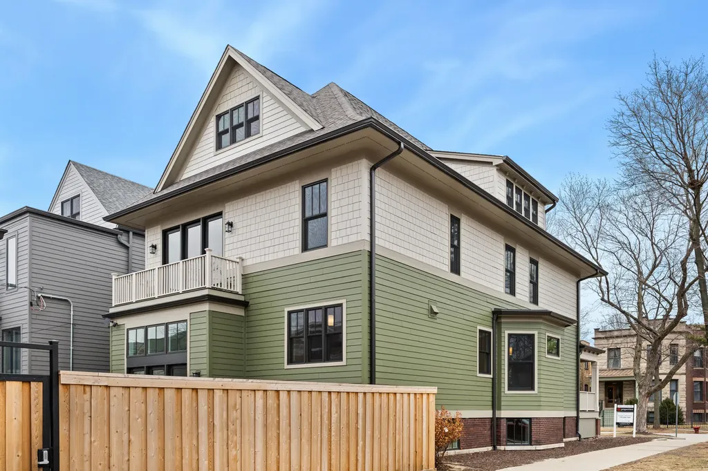3902 North Hamilton Avenue Chicago IL 60618