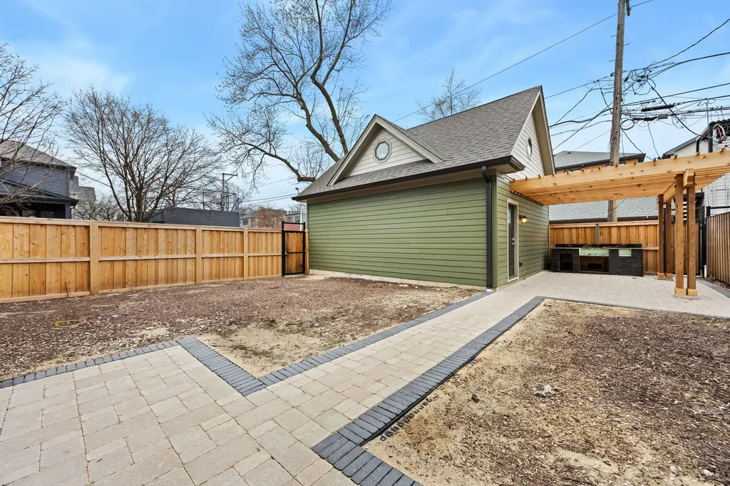 3902 North Hamilton Avenue Chicago IL 60618