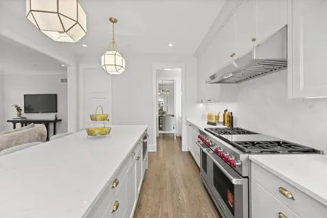 3902 North Hamilton Avenue Chicago IL 60618