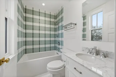 3902 North Hamilton Avenue Chicago IL 60618