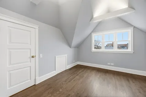 3902 North Hamilton Avenue Chicago IL 60618