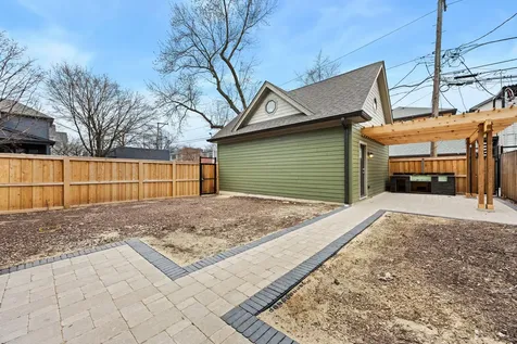 3902 North Hamilton Avenue Chicago IL 60618