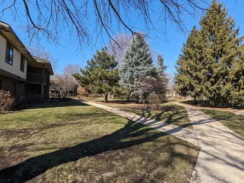 565 Somerset Lane Crystal Lake IL 60014