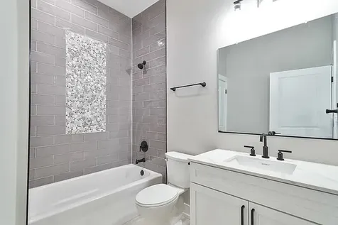 6520 South Minerva Avenue Chicago IL 60637