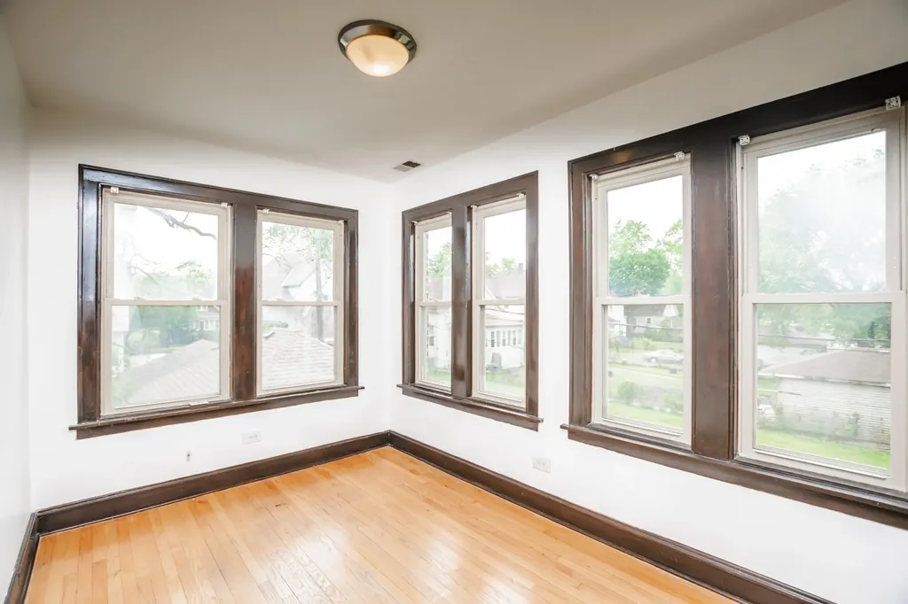 11127 South Homewood Avenue Chicago IL 60643