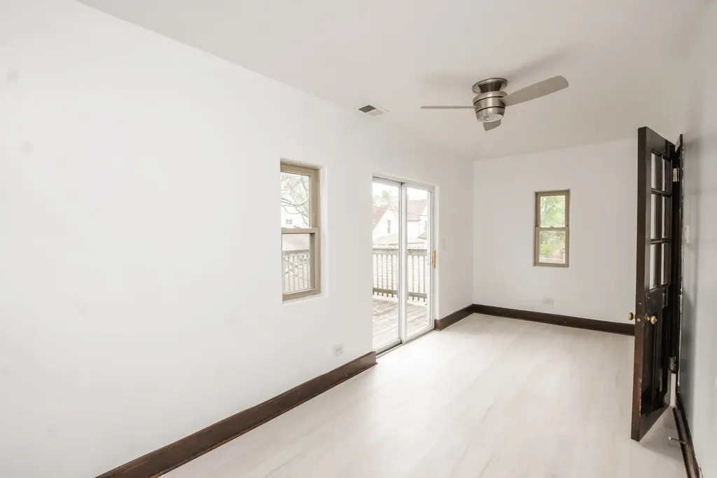 11127 South Homewood Avenue Chicago IL 60643