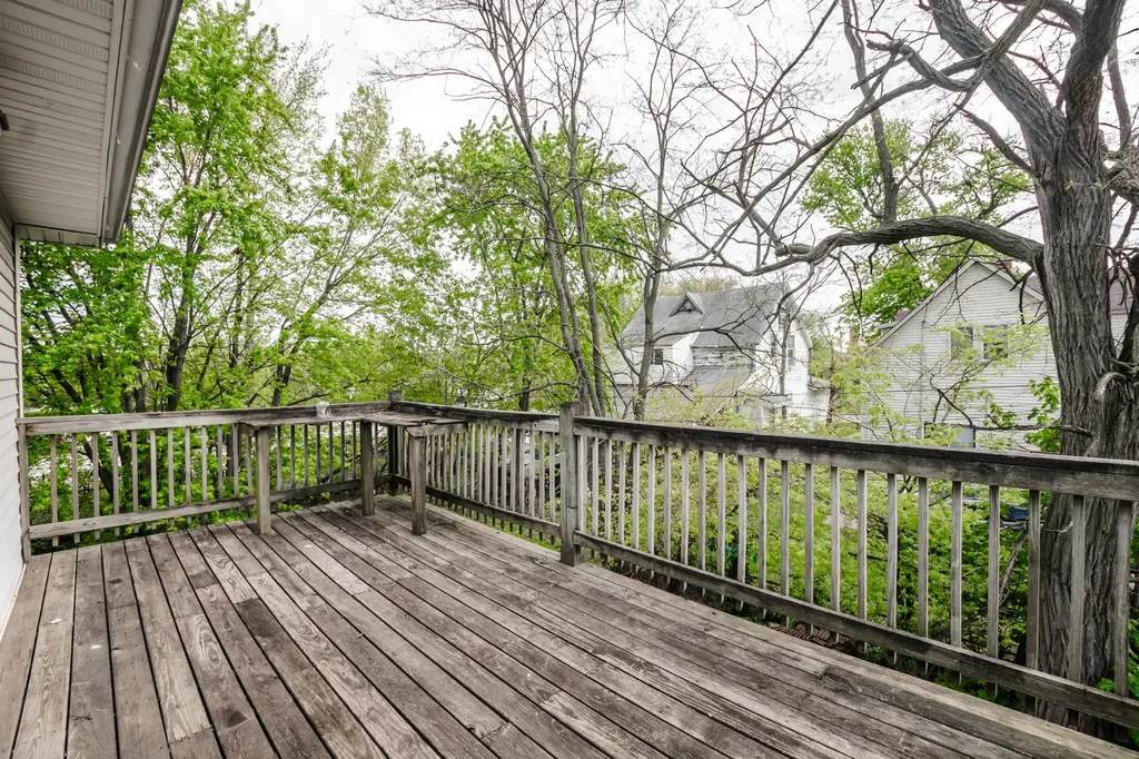 11127 South Homewood Avenue Chicago IL 60643