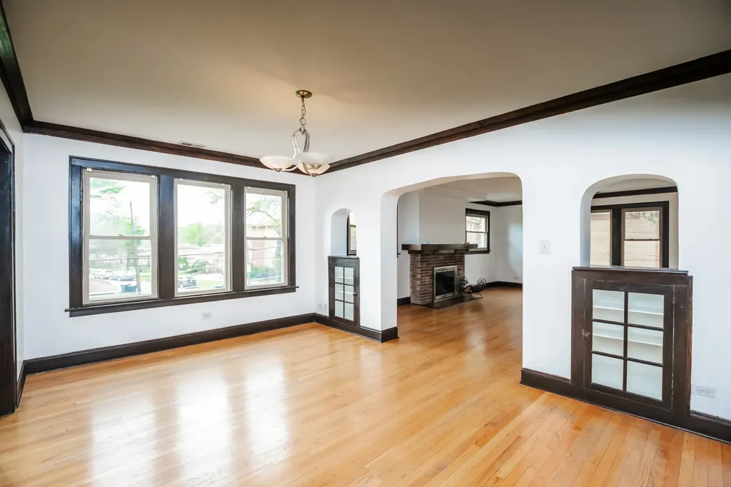 11127 South Homewood Avenue Chicago IL 60643