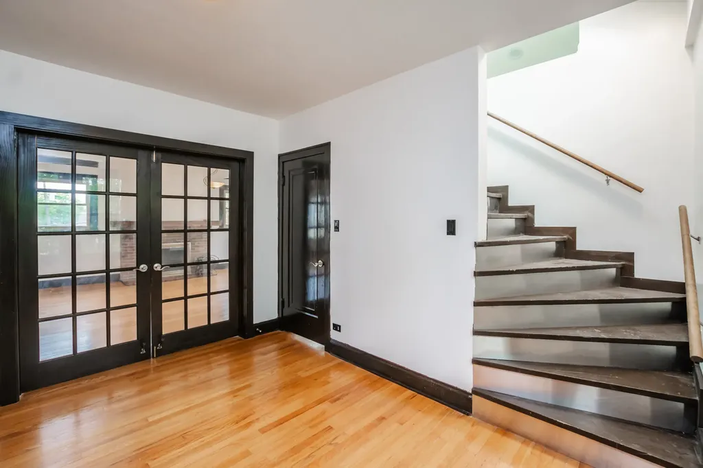 11127 South Homewood Avenue Chicago IL 60643
