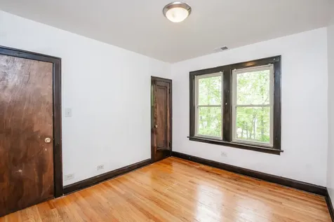 11127 South Homewood Avenue Chicago IL 60643