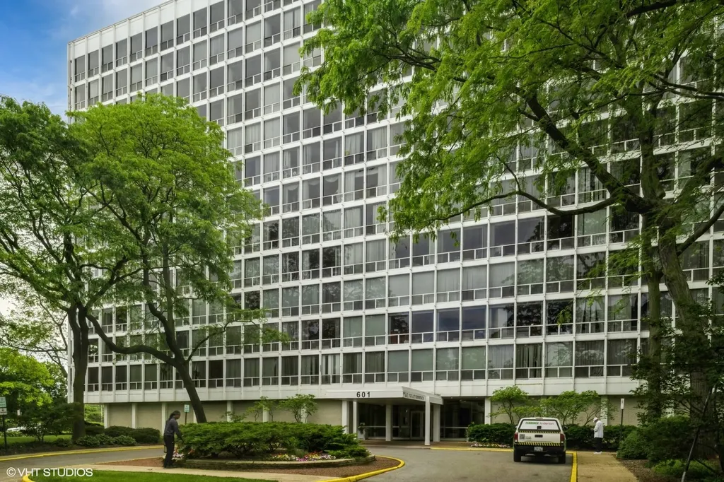 601 East 32nd Street Chicago IL 60616