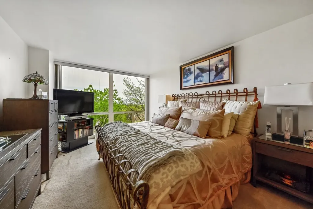 601 East 32nd Street Chicago IL 60616