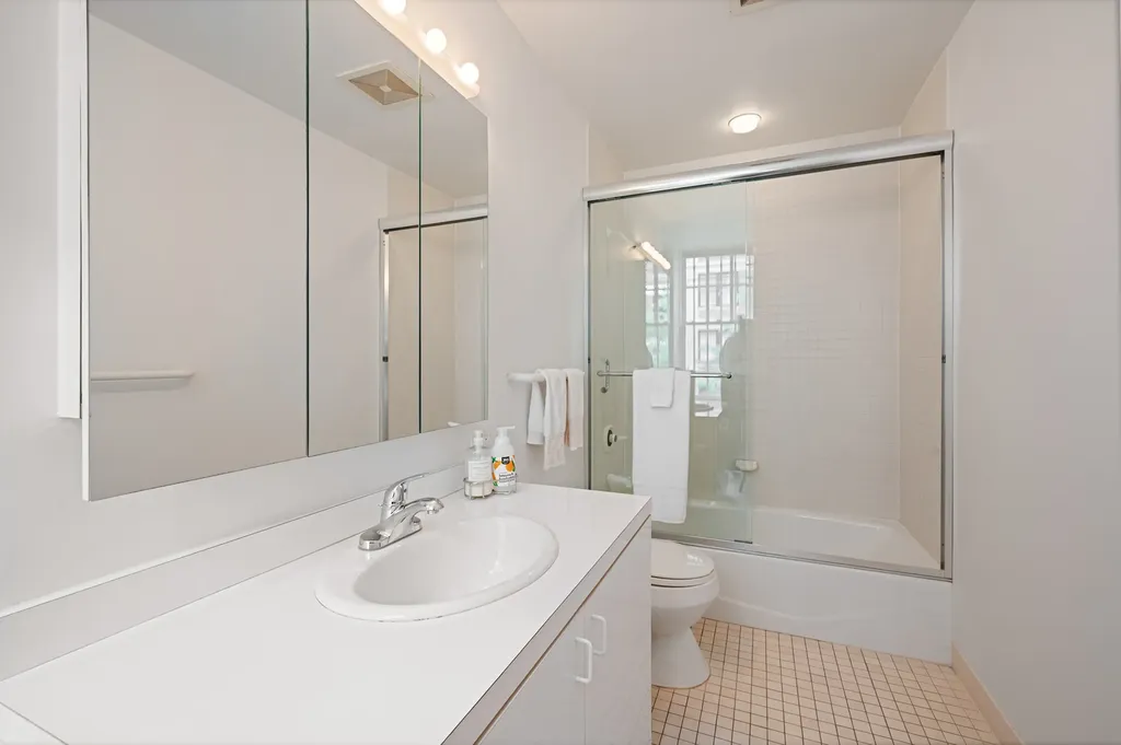 219 East Lake Shore Drive Chicago IL 60611