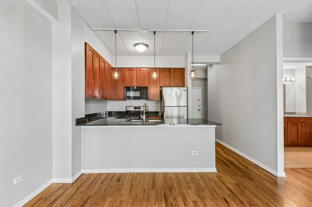 974 West 35th Place Chicago IL 60609