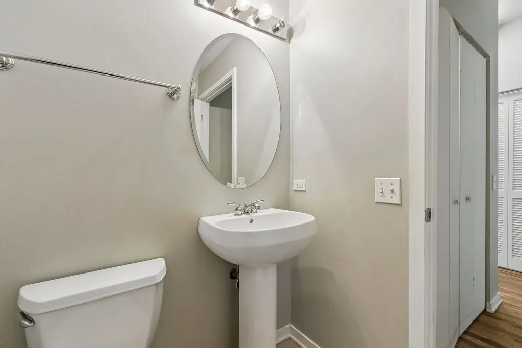 974 West 35th Place Chicago IL 60609