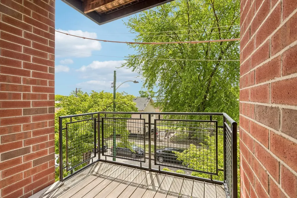 974 West 35th Place Chicago IL 60609