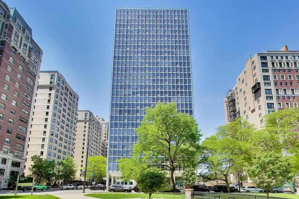 2400 North Lakeview Avenue Chicago IL 60614