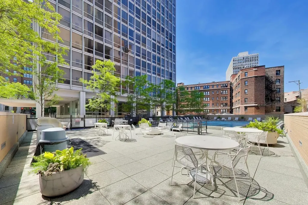 2400 North Lakeview Avenue Chicago IL 60614