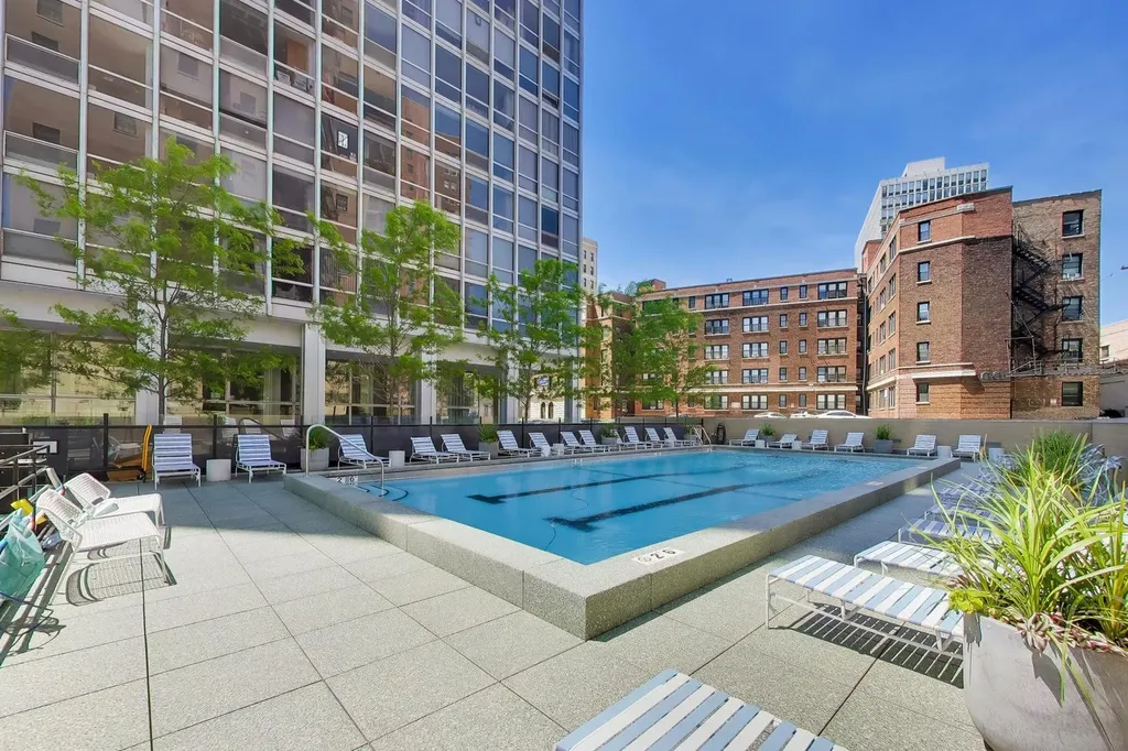 2400 North Lakeview Avenue Chicago IL 60614