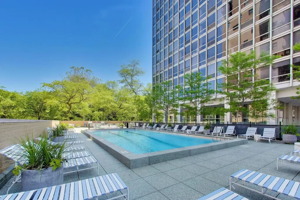 2400 North Lakeview Avenue Chicago IL 60614