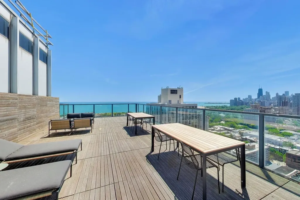 2400 North Lakeview Avenue Chicago IL 60614