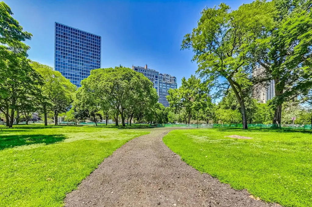 2400 North Lakeview Avenue Chicago IL 60614