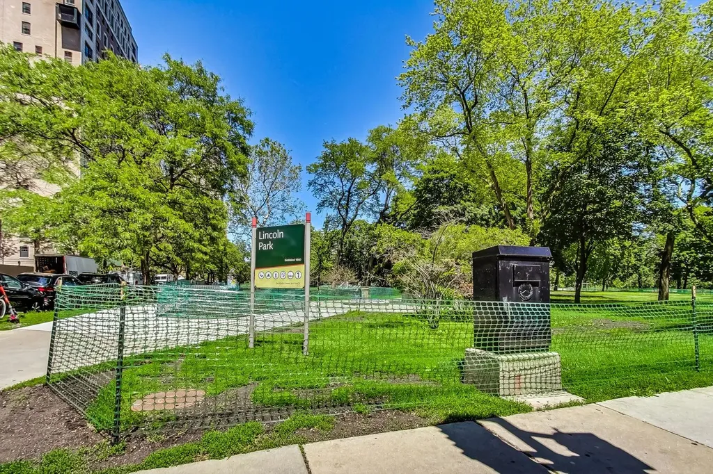 2400 North Lakeview Avenue Chicago IL 60614