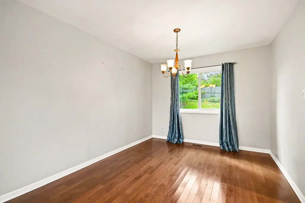 7 Oriole Court Woodridge IL 60517