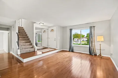 7 Oriole Court Woodridge IL 60517