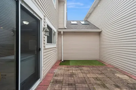 445 Le Parc Circle Buffalo Grove IL 60089