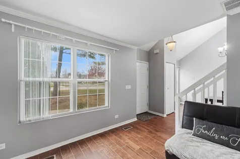 445 Le Parc Circle Buffalo Grove IL 60089