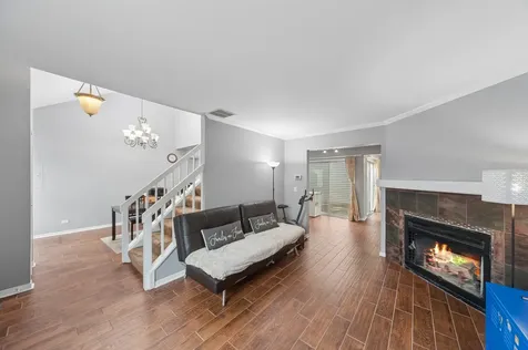 445 Le Parc Circle Buffalo Grove IL 60089