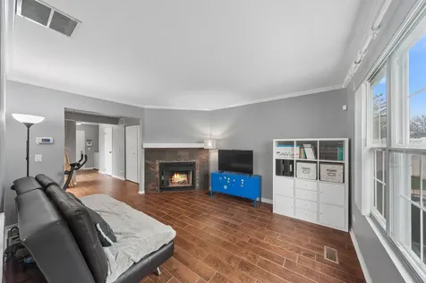 445 Le Parc Circle Buffalo Grove IL 60089