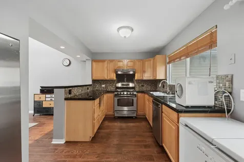 445 Le Parc Circle Buffalo Grove IL 60089