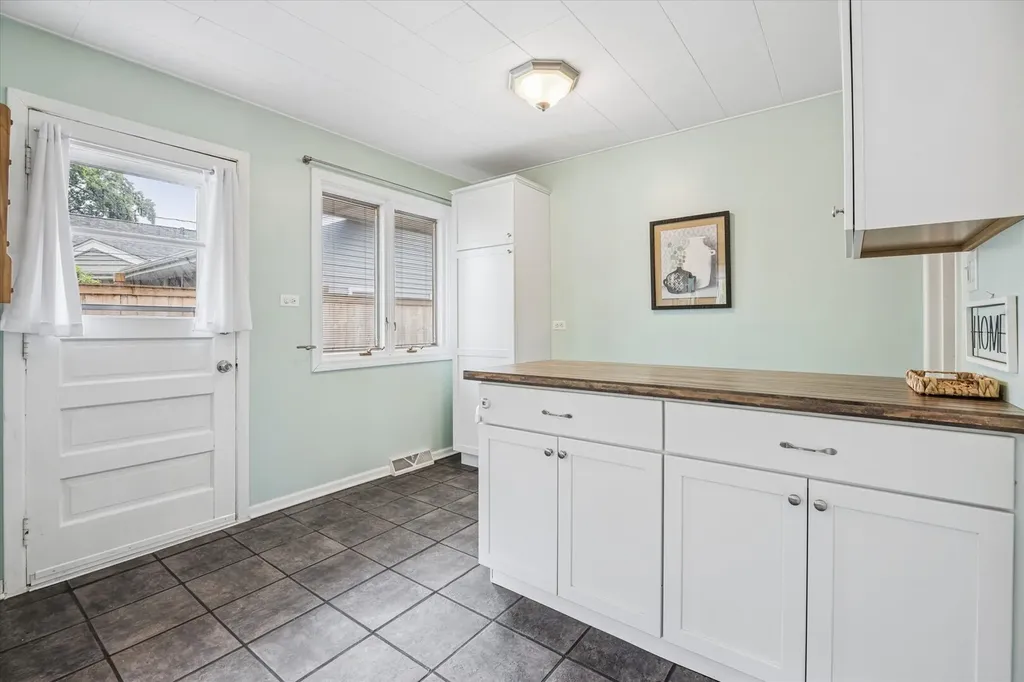 118 South Beverly Street Wheaton IL 60187