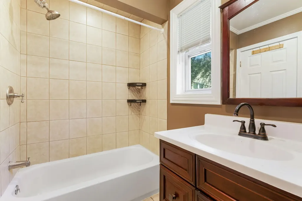 1751 West Chase Avenue Chicago IL 60626