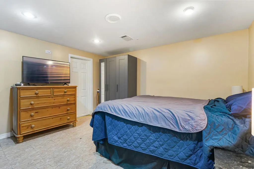 1751 West Chase Avenue Chicago IL 60626