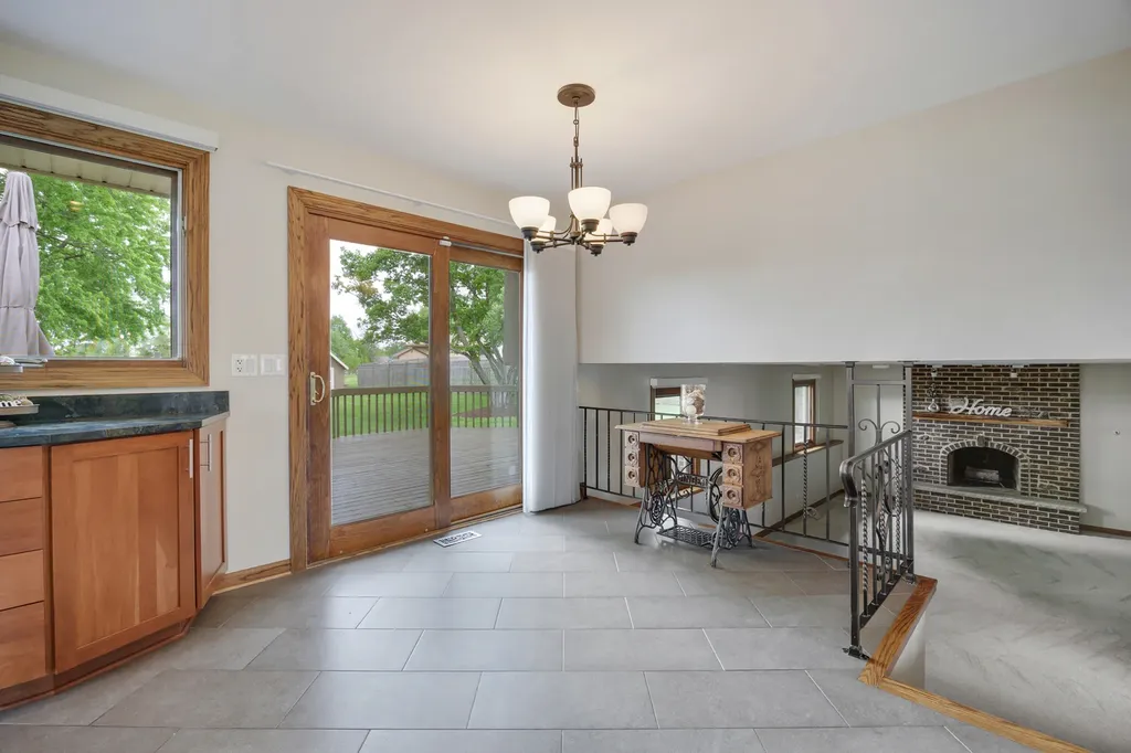16W658 Therese Court Willowbrook IL 60527