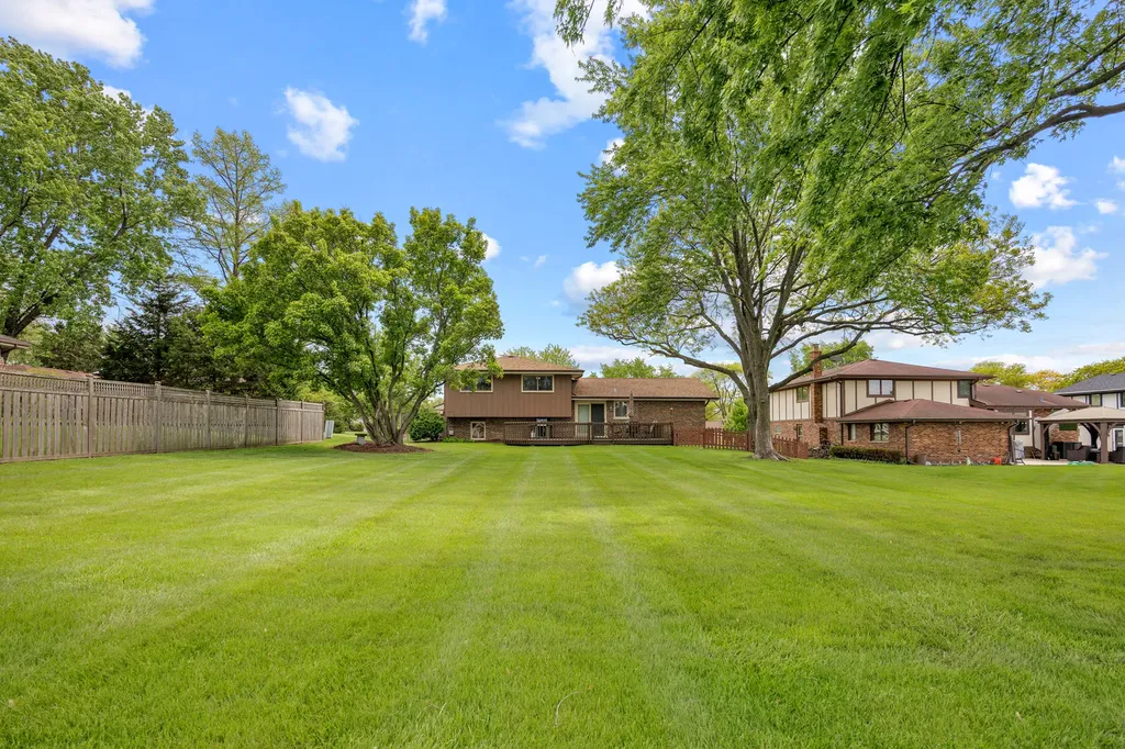 16W658 Therese Court Willowbrook IL 60527
