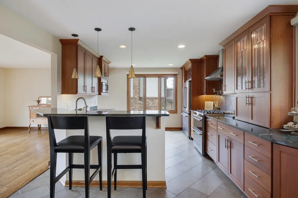 16W658 Therese Court Willowbrook IL 60527
