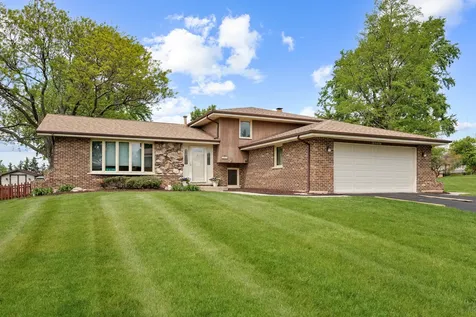 16W658 Therese Court Willowbrook IL 60527