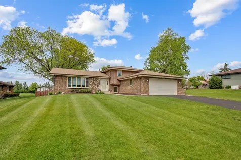 16W658 Therese Court Willowbrook IL 60527