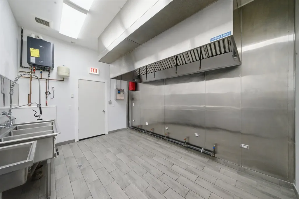 2114 West Lawrence Avenue Chicago IL 60625