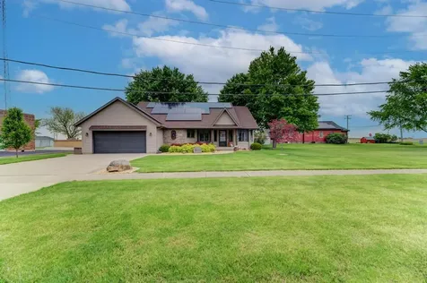 104 North Cedar Street Gardner IL 60424