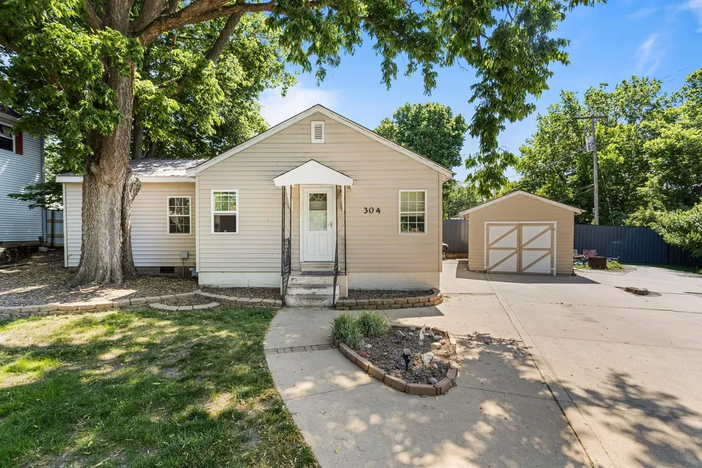 304 South Third Street Fisher IL 61843
