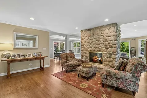 48 Fox Trail Lincolnshire IL 60069