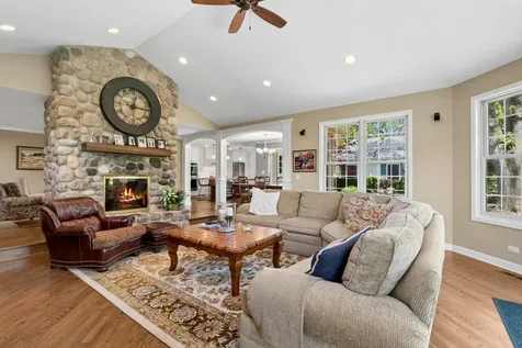 48 Fox Trail Lincolnshire IL 60069