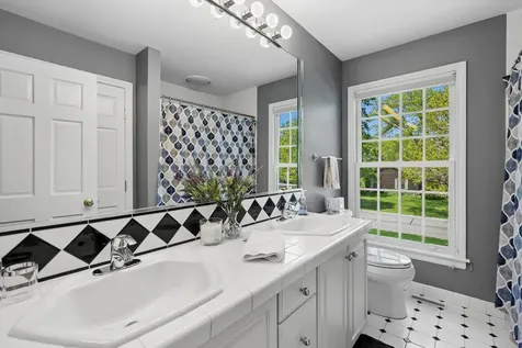 48 Fox Trail Lincolnshire IL 60069