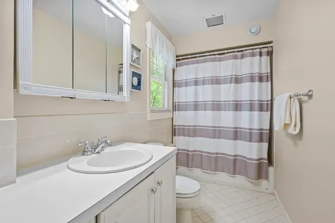 724 Maclean Avenue Kenilworth IL 60043